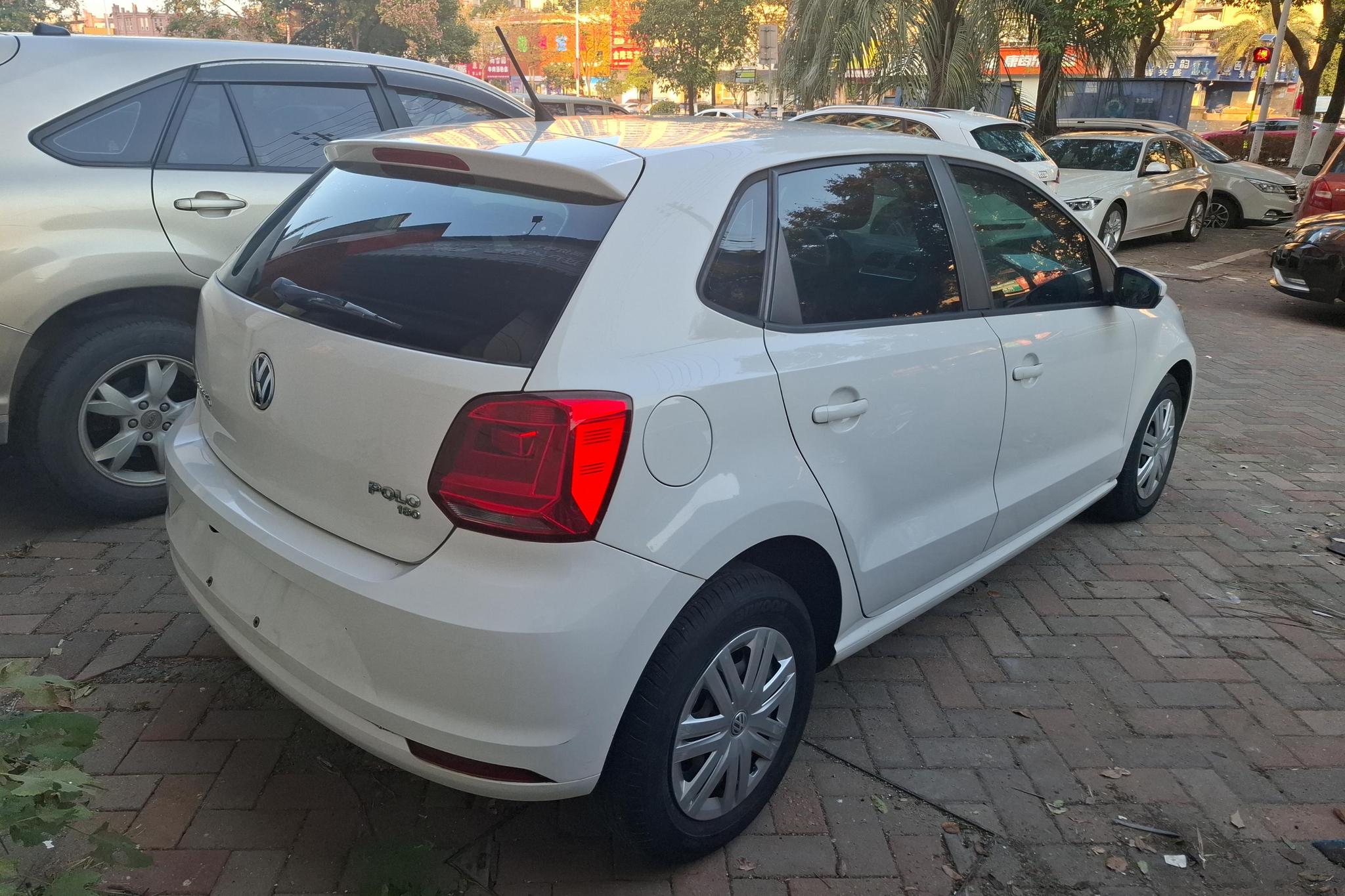 Volkswagen Polo 2018 1.5L AT