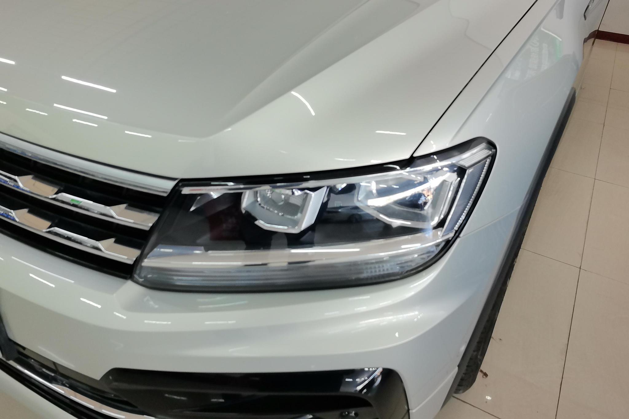 Volkswagen Tiguan L L 2021 330TSI AT R-Line