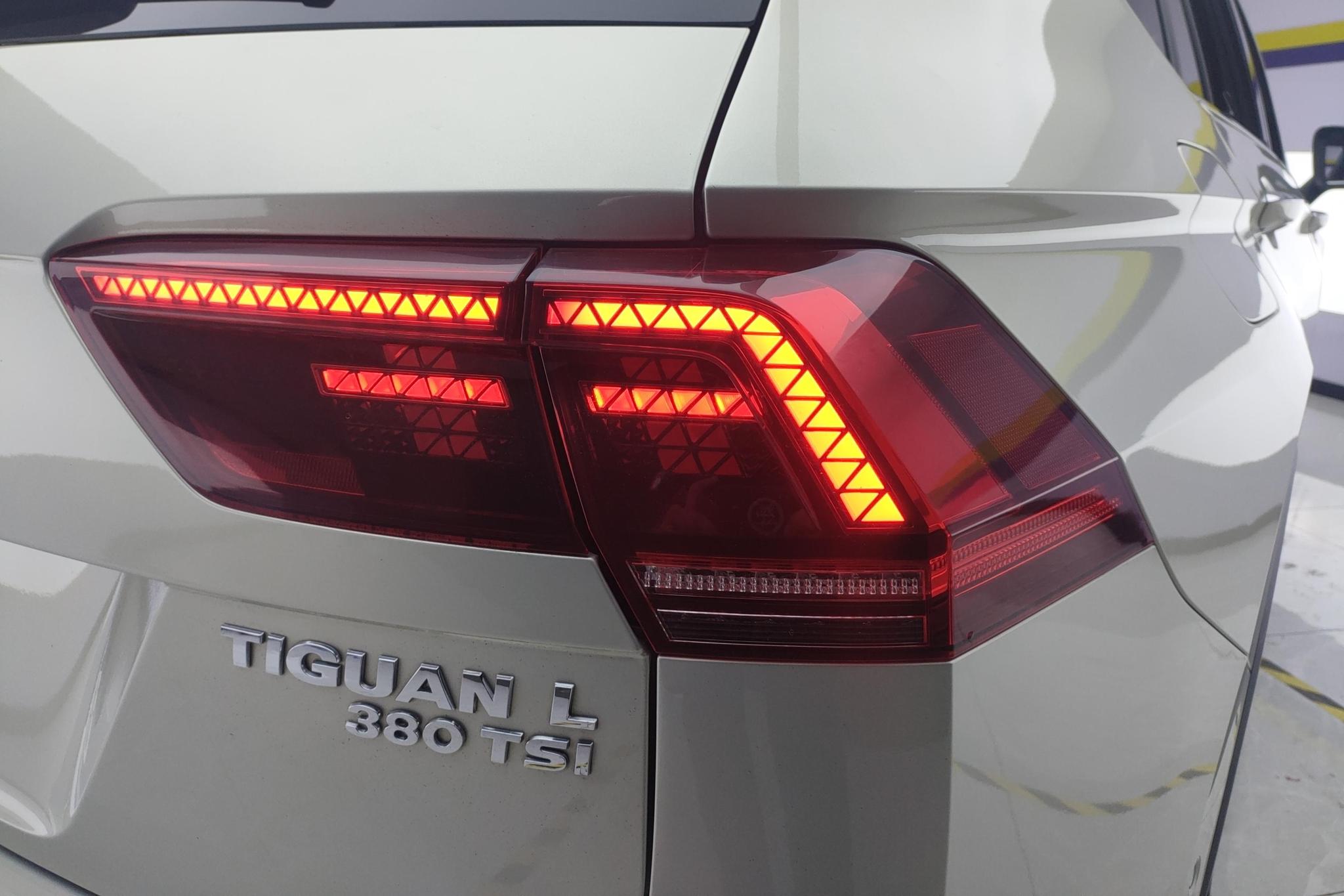 Volkswagen Tiguan L L 2019 380TSI AT Luxury VI