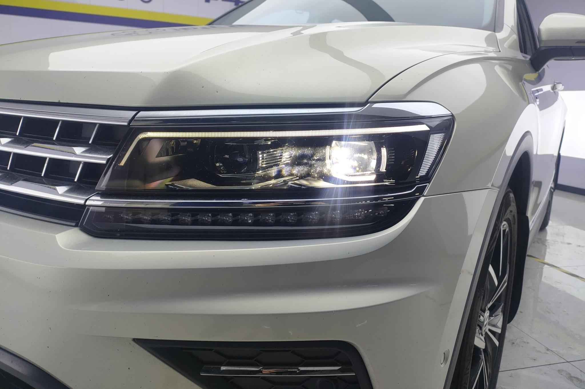 Volkswagen Tiguan L L 2019 380TSI AT Luxury VI