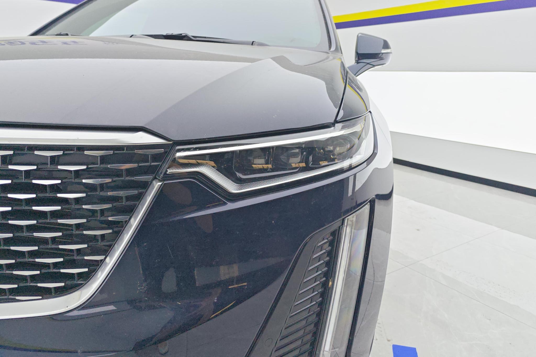 Cadillac XT6 2022 2.0T мест Luxury