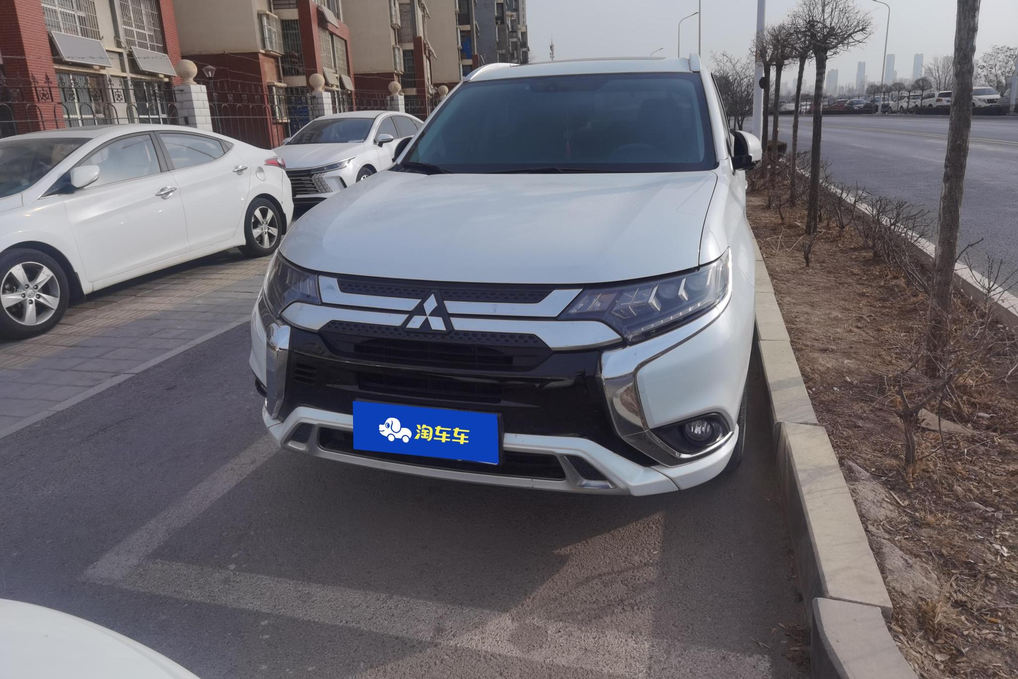 Mitsubishi Outlander 2021 2.4L 7 мест