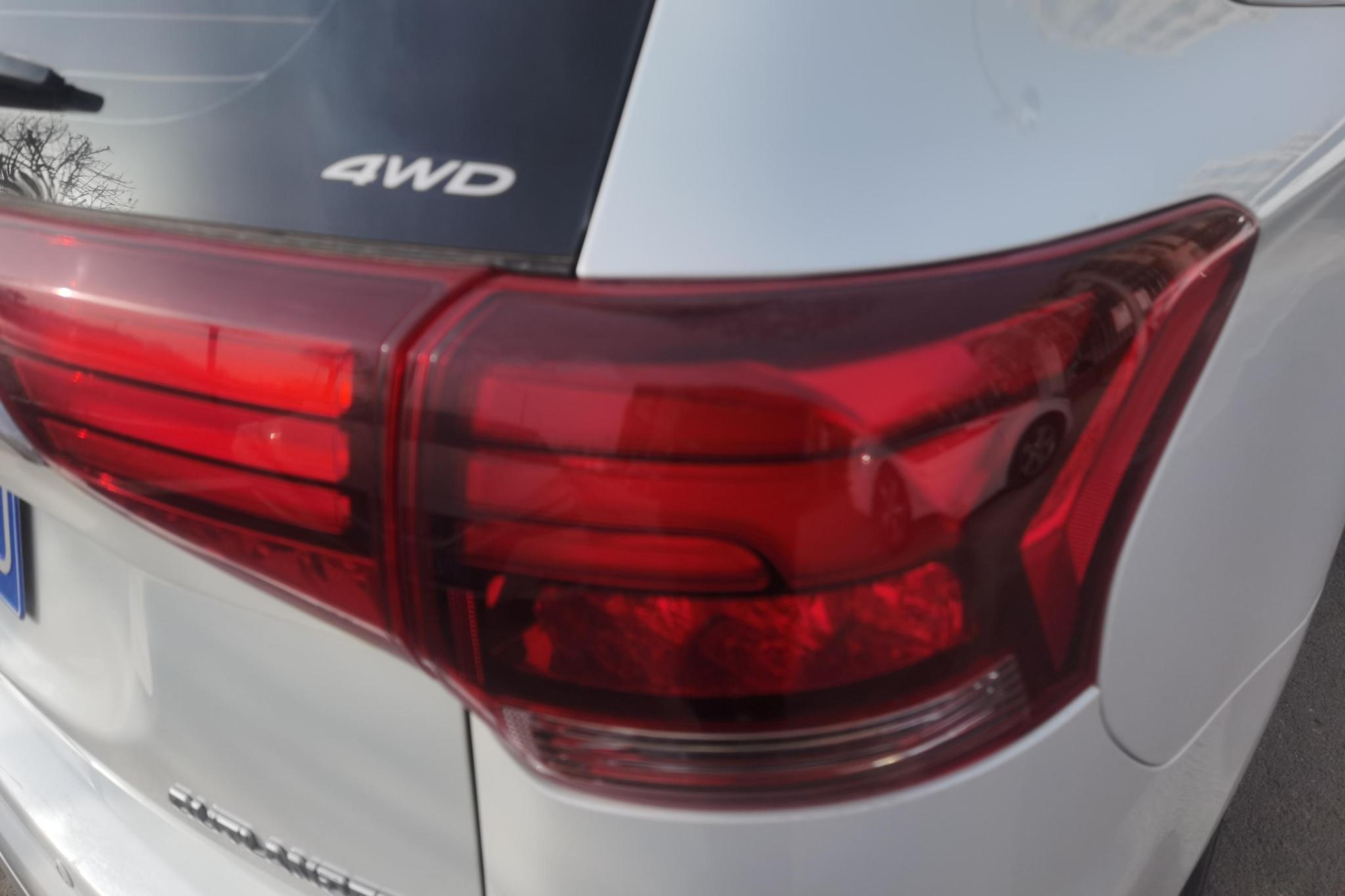 Mitsubishi Outlander 2021 2.4L 7 мест