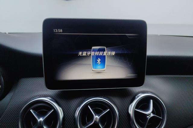 Mercedes Benz GLA 2018 — фото 10