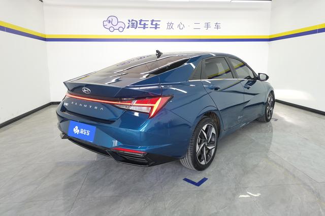 Hyundai Elantra 2021 1.5 L CVT LUX — фото 3