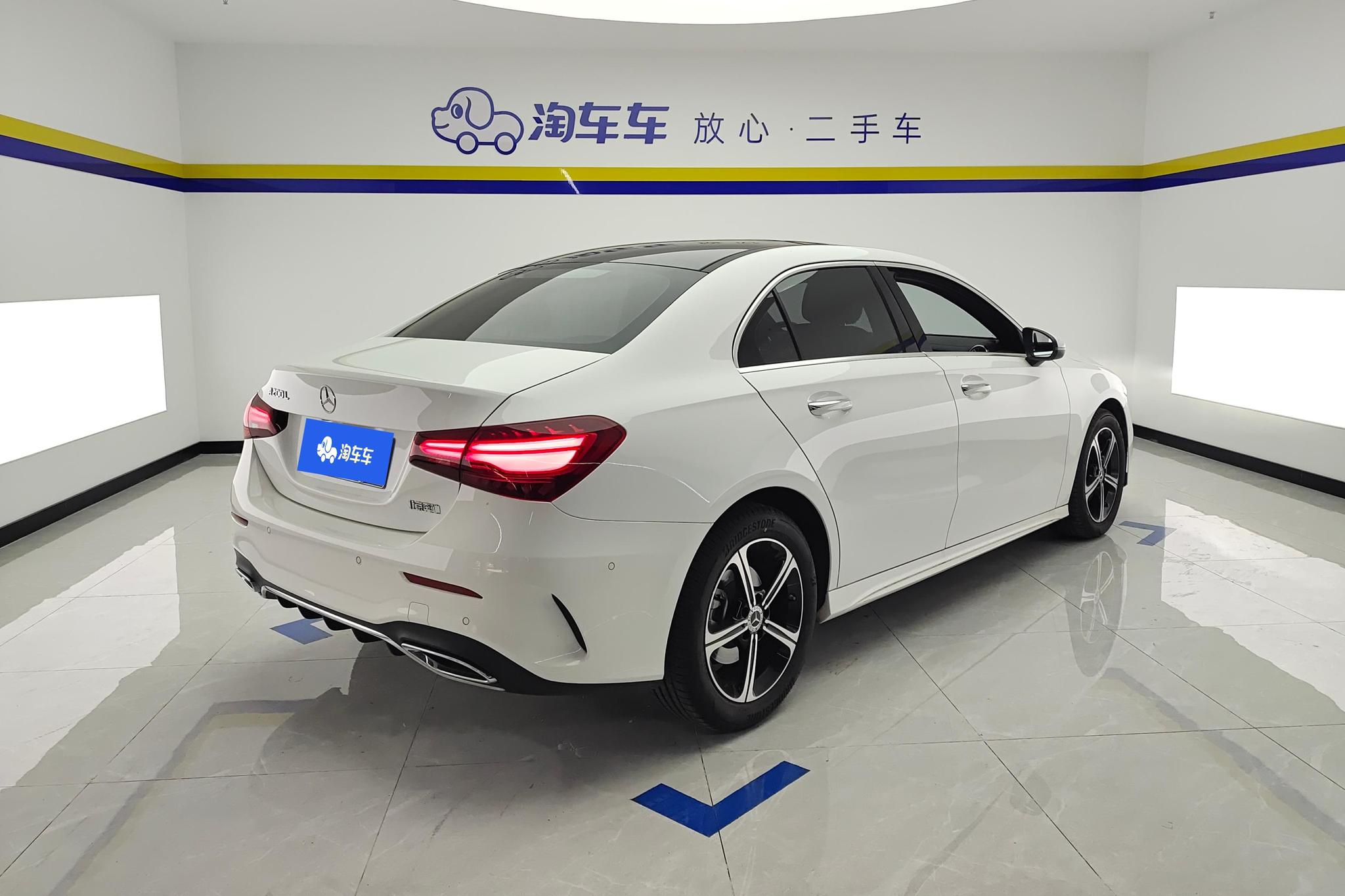 Mercedes-Benz A-Class A 2023 A 200 L Sport Fashion