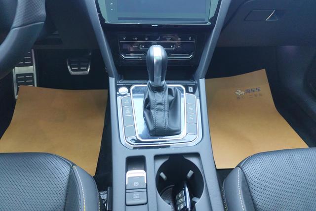 Volkswagen CC 2023 380 TSI — фото 15