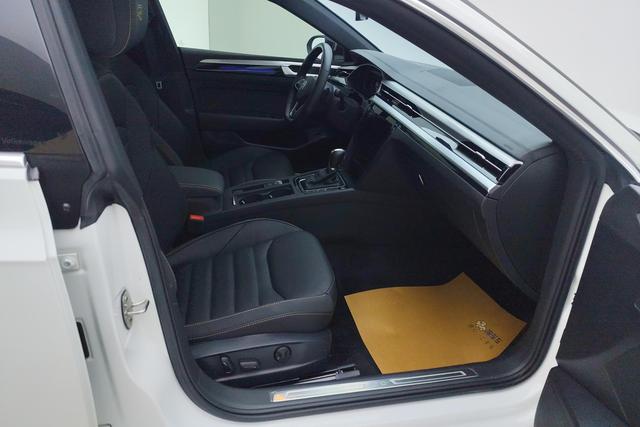 Volkswagen CC 2023 380 TSI — фото 10