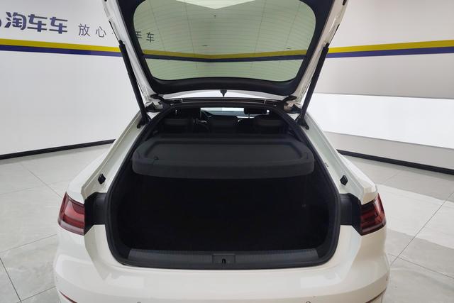 Volkswagen CC 2023 380 TSI — фото 17