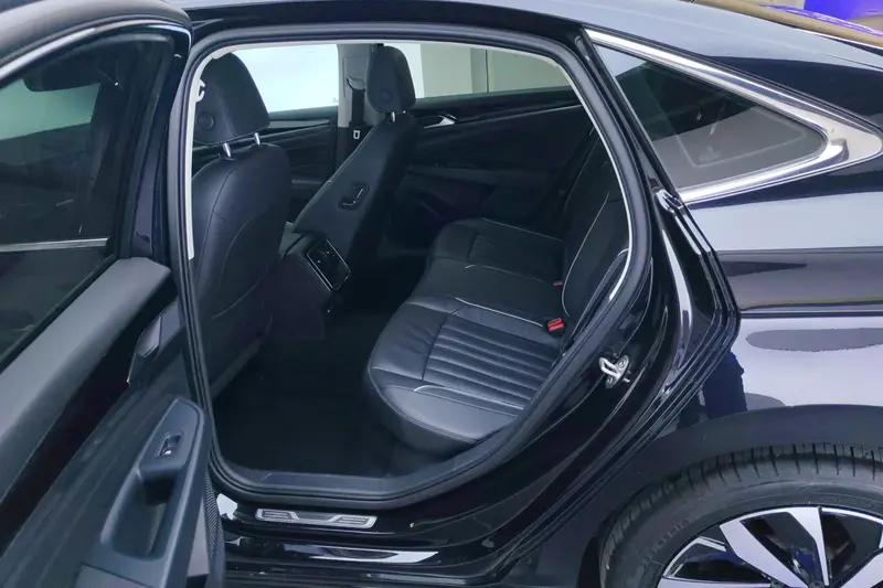 Volkswagen Passat — фото 13