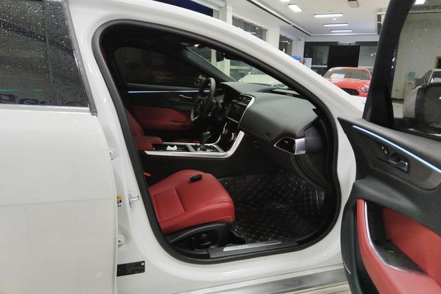 Jaguar XEL 2023 2.0 T 250 PS R-DYNAMIC S — фото 15