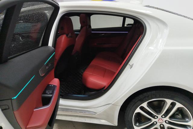 Jaguar XEL 2023 2.0 T 250 PS R-DYNAMIC S — фото 16