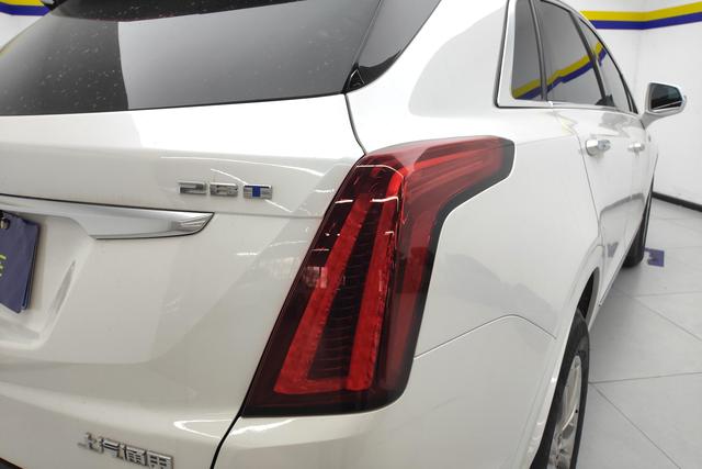 Cadillac XT5 2023 2.0 T 2 WD — фото 6