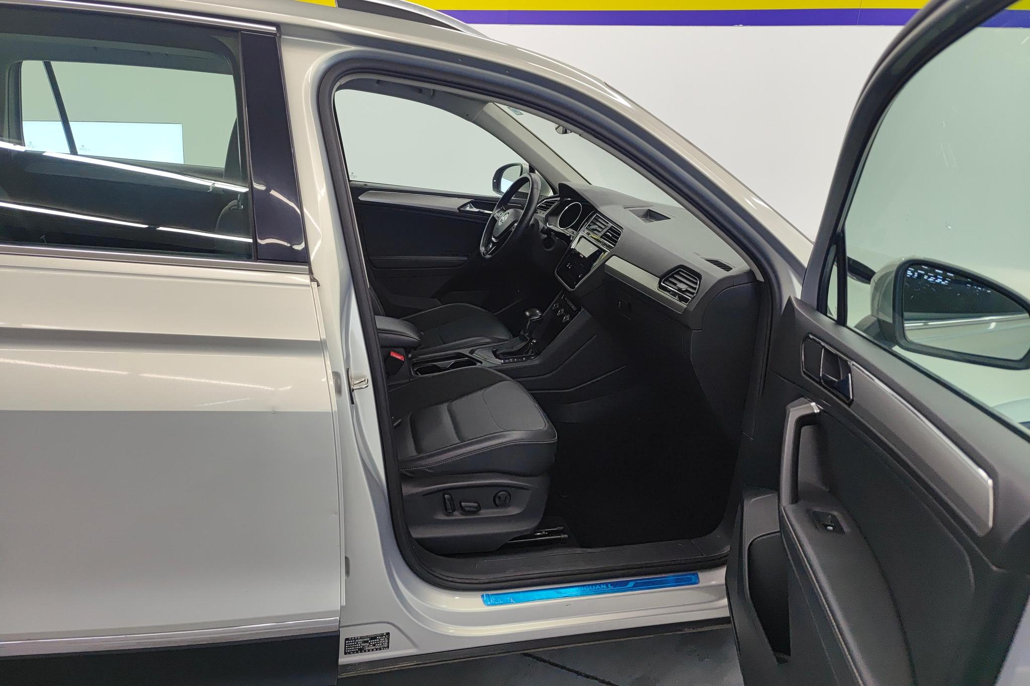 Volkswagen Tiguan L L 2019 330TSI AT Luxury VI