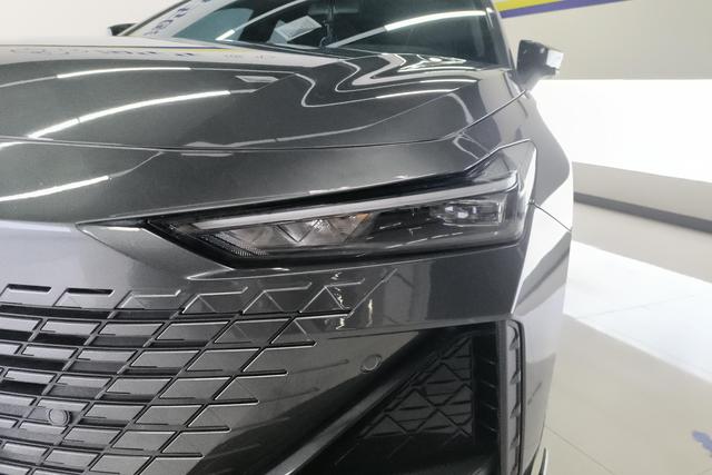 Changan UNI-V 2022 1.5 T — фото 4