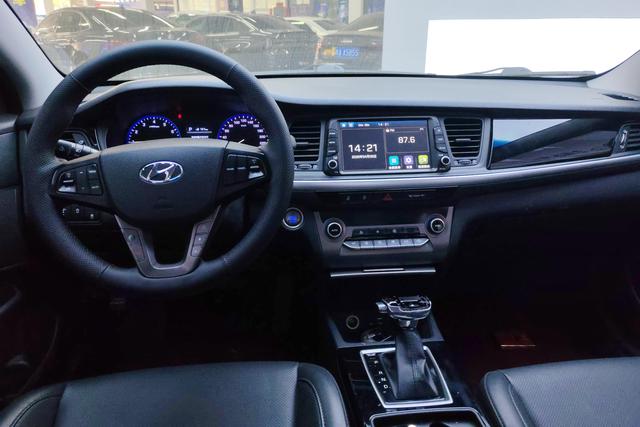 Hyundai Mistra 2017 1.8 L AT GLS V — фото 14