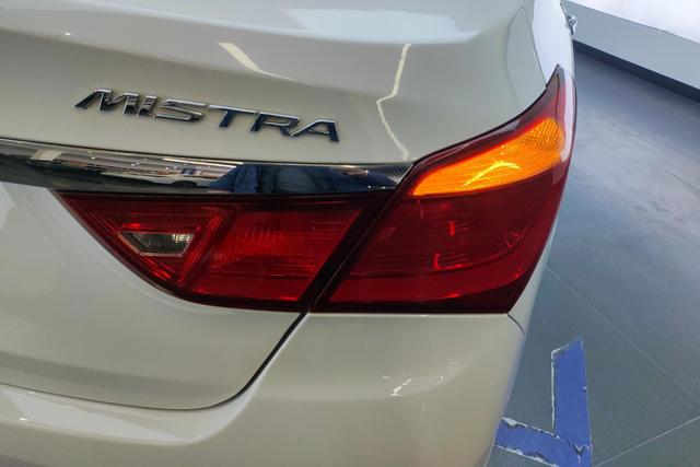 Hyundai Mistra 2017 1.8 L AT GLS V — фото 5
