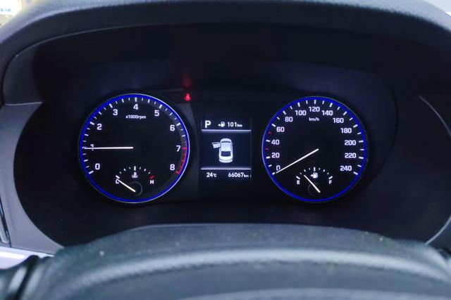 Hyundai Mistra 2017 1.8 L AT GLS V — фото 15