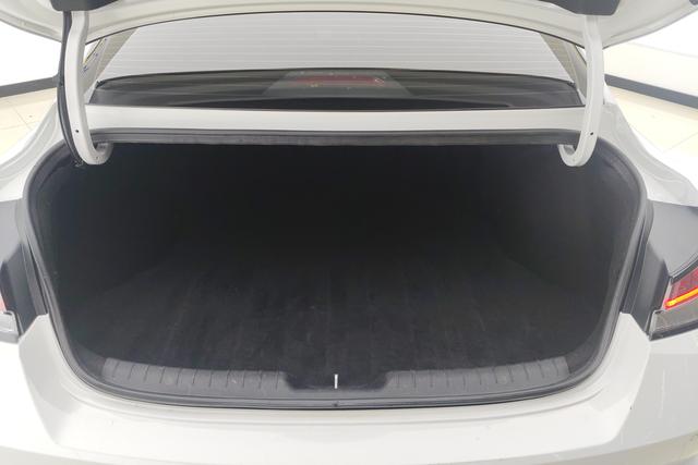 Hyundai Elantra 2021 1.5 L CVT LUX — фото 17