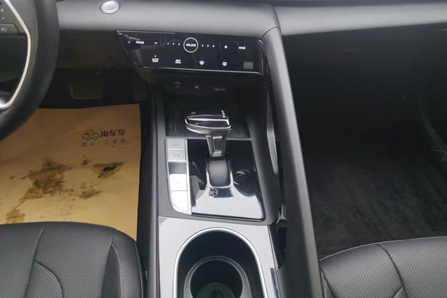 Hyundai Elantra 2021 1.5 L CVT LUX — фото 15