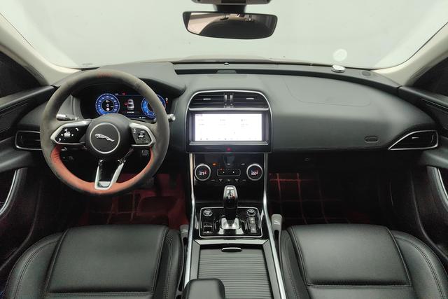 Jaguar XEL 2020 2.0 T 250 PS SE — фото 11