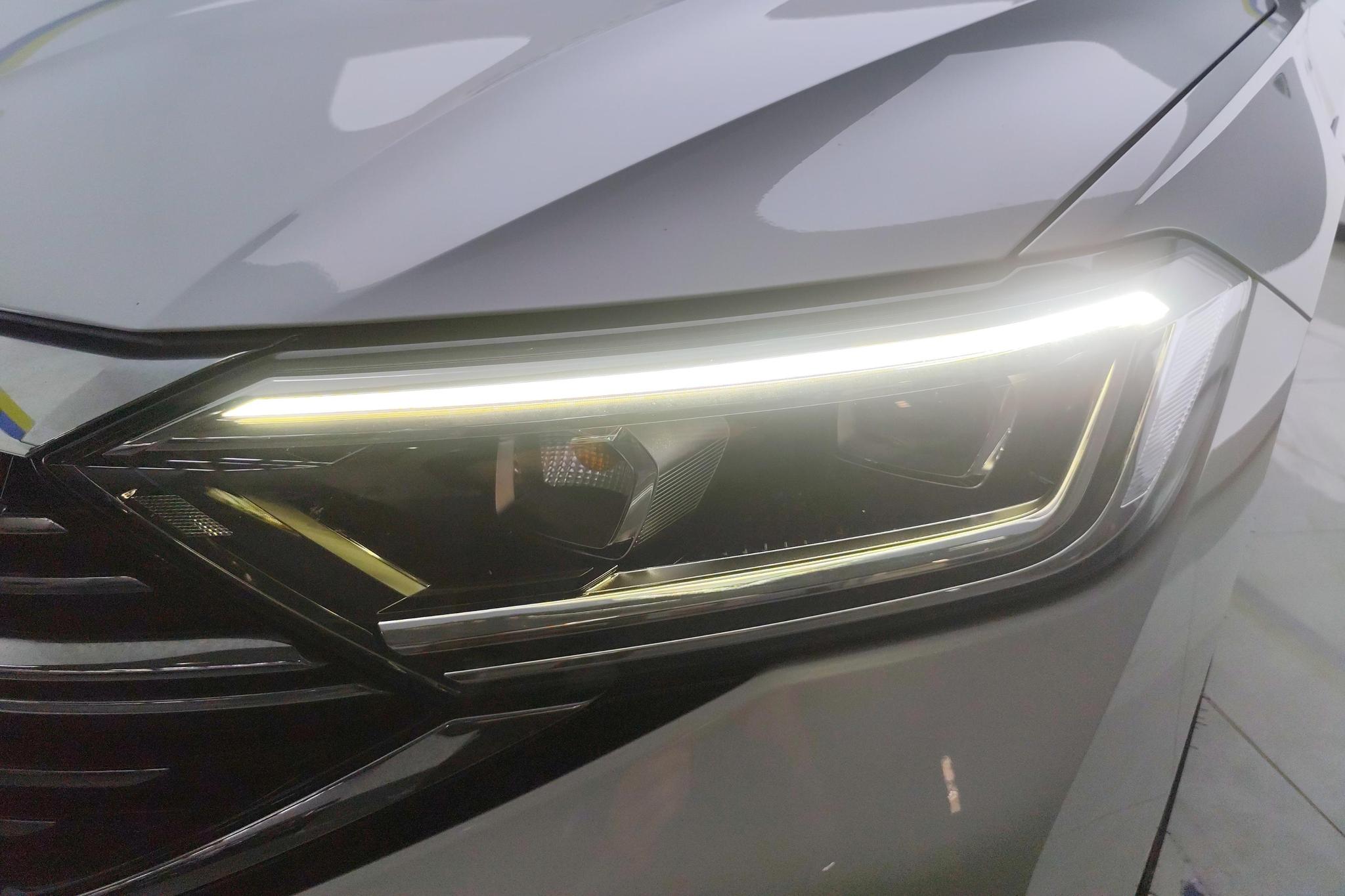 Volkswagen Sagitar 2024 300TSI DSG
