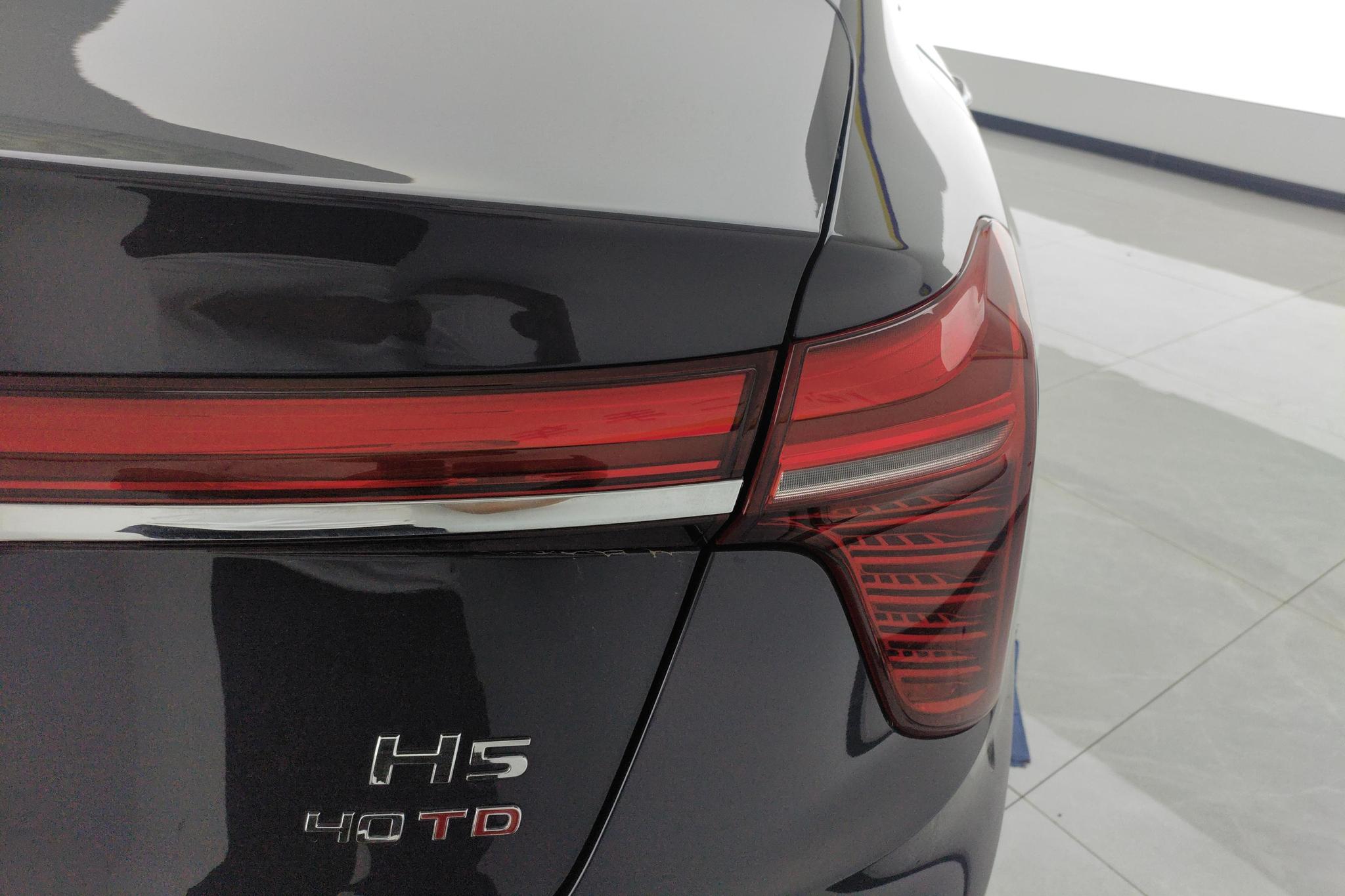 Hongqi H5 2023 2.0T AT