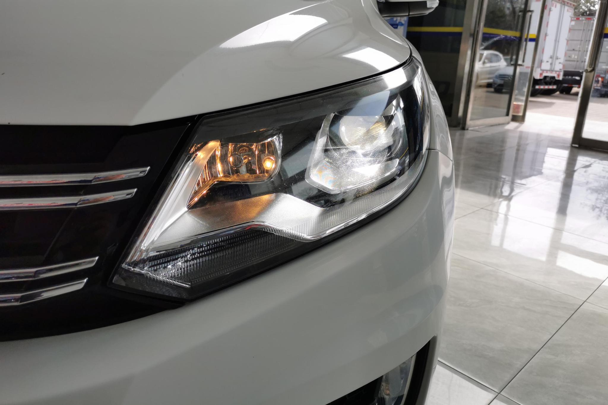 Volkswagen Tiguan 2016 300TSI AT Luxury