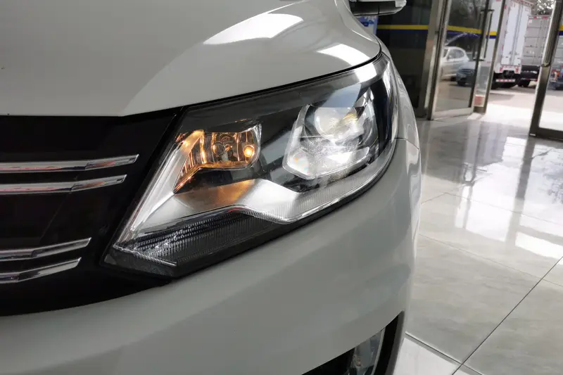 Volkswagen Tiguan 300 TSI AT 2 WD Luxury — фото 4