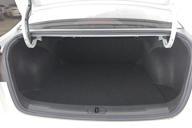 Roewe i5 2021 1.5 L CVT — фото 17