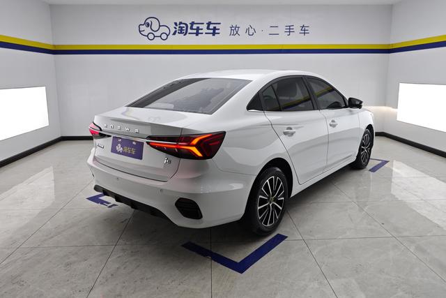 Roewe i5 2021 1.5 L CVT — фото 3