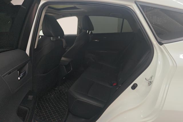 Toyota Venza 2023 2.0 L CVT 2 WD — фото 16