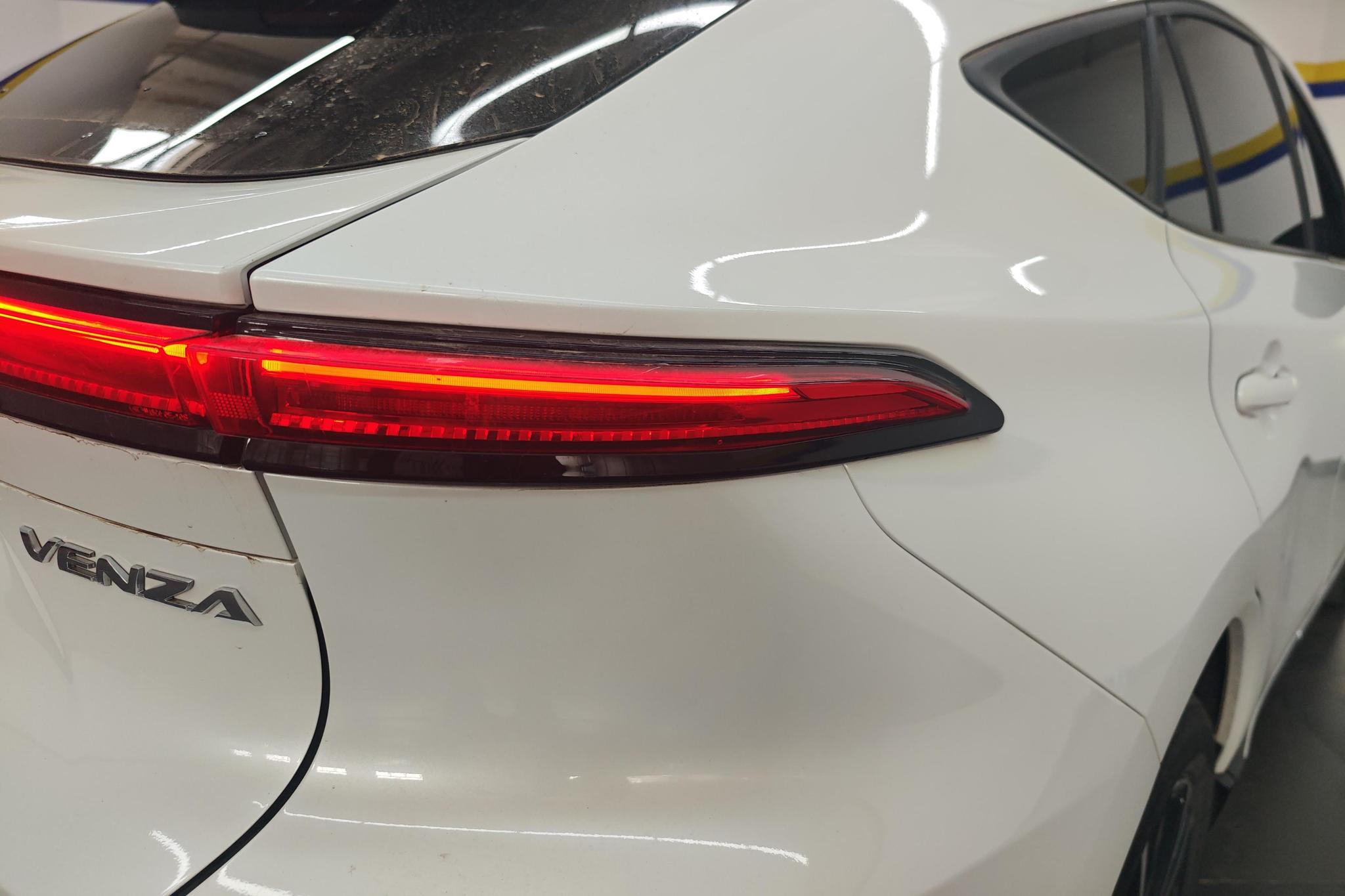 Toyota Venza 2023 2.0L CVT Luxury