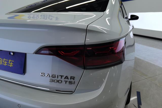 Volkswagen Sagitar 2023 300 TSI DSG — фото 10