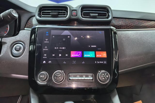 Lynk & Co 02 2019 2.0 T AT 2 WD Pro VI — фото 10