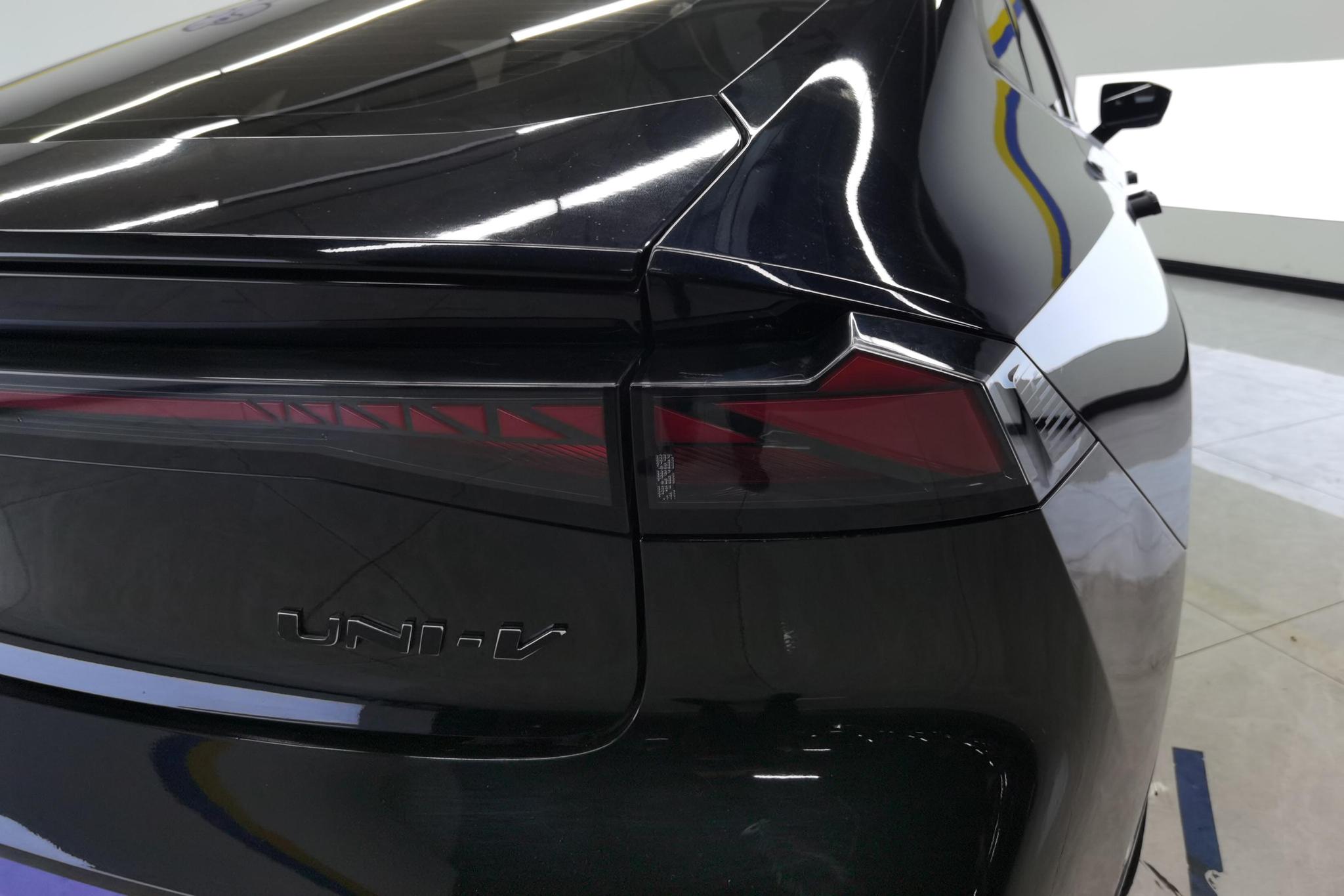 Changan UNI-V 2022 1.5T Luxury