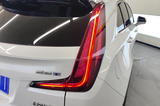 Cadillac XT4 2022 28 T 2 WDLuxury — фото 5