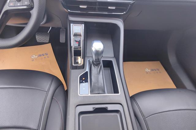 Roewe i5 2023 1.5 L CVT — фото 15
