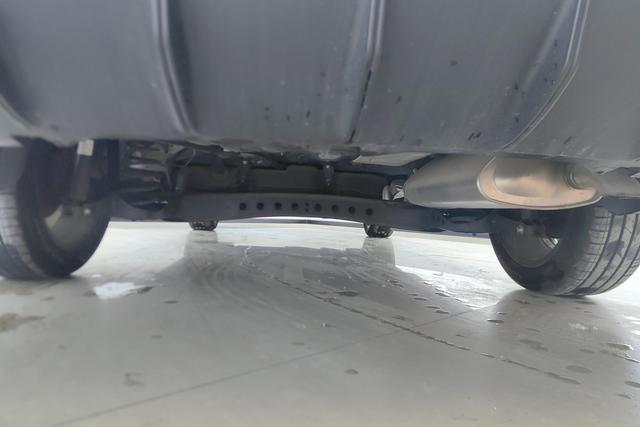 Roewe i5 2023 1.5 L CVT — фото 6
