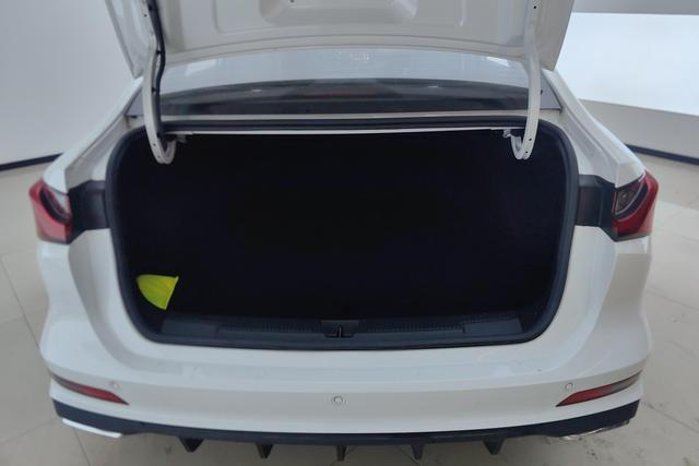 Roewe i5 2023 1.5 L CVT — фото 17