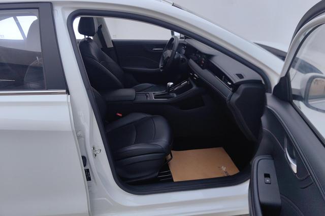 Roewe i5 2023 1.5 L CVT — фото 12