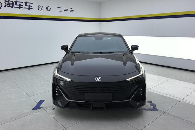 Changan UNI-V 2022 1.5 T Premium — фото 2