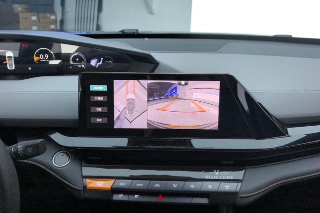 Changan UNI-V 2022 1.5 T Premium — фото 12