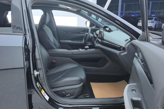 Changan UNI-V 2022 1.5 T Premium — фото 15
