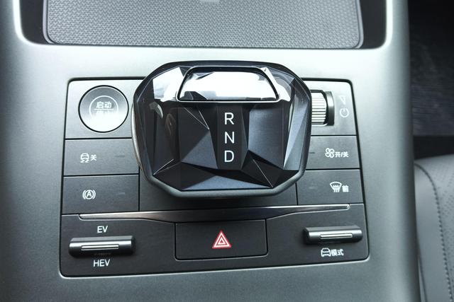 BYD Qin Plus — фото 12