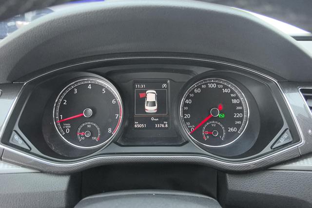 Volkswagen Passat 2017 330 TSI DSG — фото 14