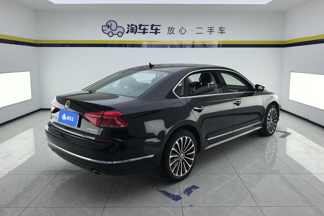 Volkswagen Passat 2017 330 TSI DSG — фото 3