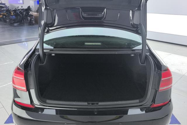 Volkswagen Passat 2017 330 TSI DSG — фото 17
