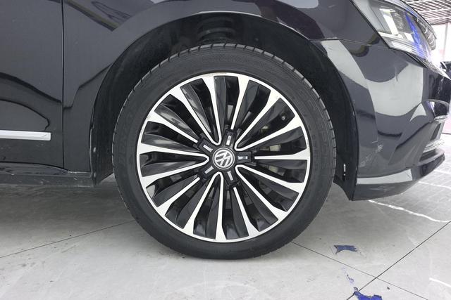 Volkswagen Passat 2017 330 TSI DSG — фото 8