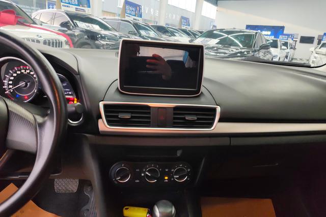 Mazda 3 2016 1.5 L ATComfort — фото 10